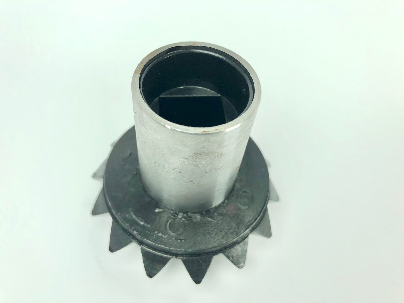Z4016 - ENGRENAGEM COM BUCHA METALICA FECHADA - PLANTADEIRA - IMASA: 300301003 - JUMIL: 2744558/2733370 - KUHN METASA: YA085010/Y6000910 - PLANTI CENTER: 050814/22060526 - STARA: 61174184PM/44050052/07000029 - VENCE TUDO: 900100051