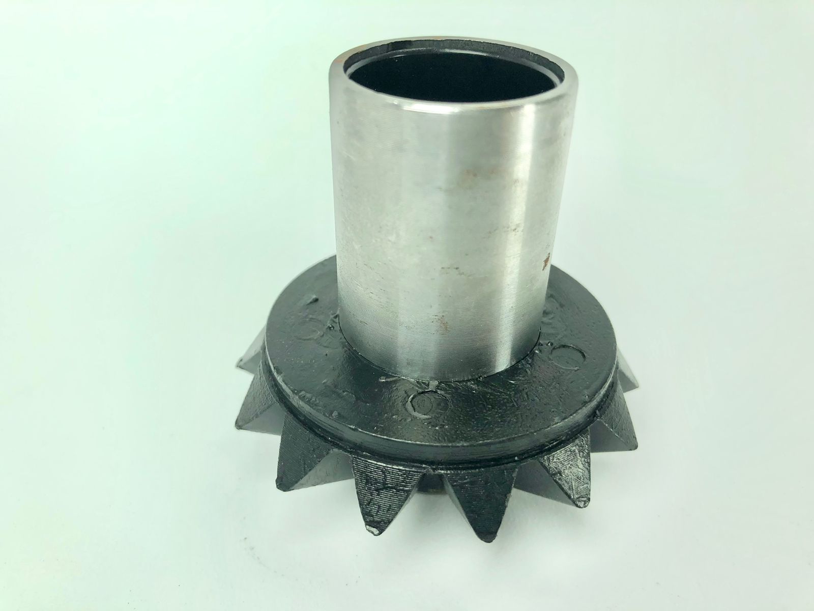 Z4016 - ENGRENAGEM COM BUCHA METALICA FECHADA - PLANTADEIRA - IMASA: 300301003 - JUMIL: 2744558/2733370 - KUHN METASA: YA085010/Y6000910 - PLANTI CENTER: 050814/22060526 - STARA: 61174184PM/44050052/07000029 - VENCE TUDO: 900100051